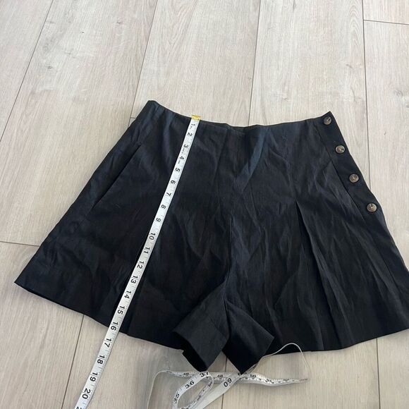 Vince Pleat Front Shorts In Black Linen Blend Size 8 Side Button - Picture 2 of 8